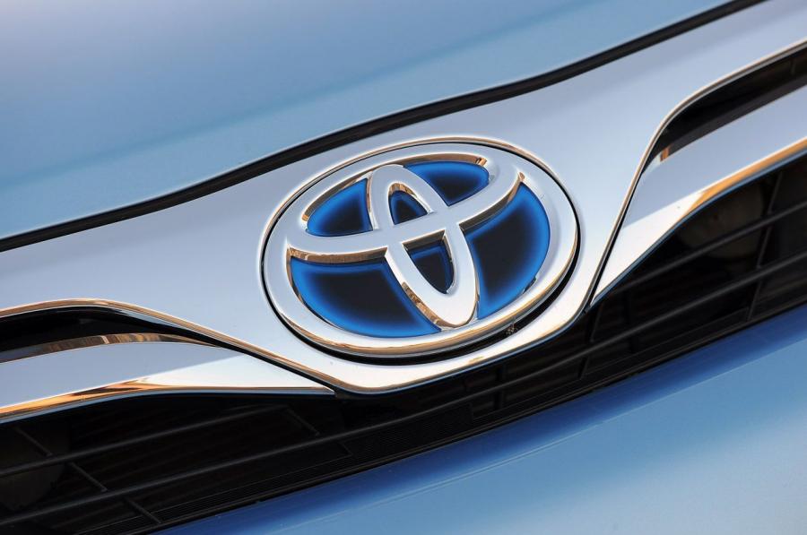  Toyota Camry Hybrid 2013 года  (фото 44 из 45)